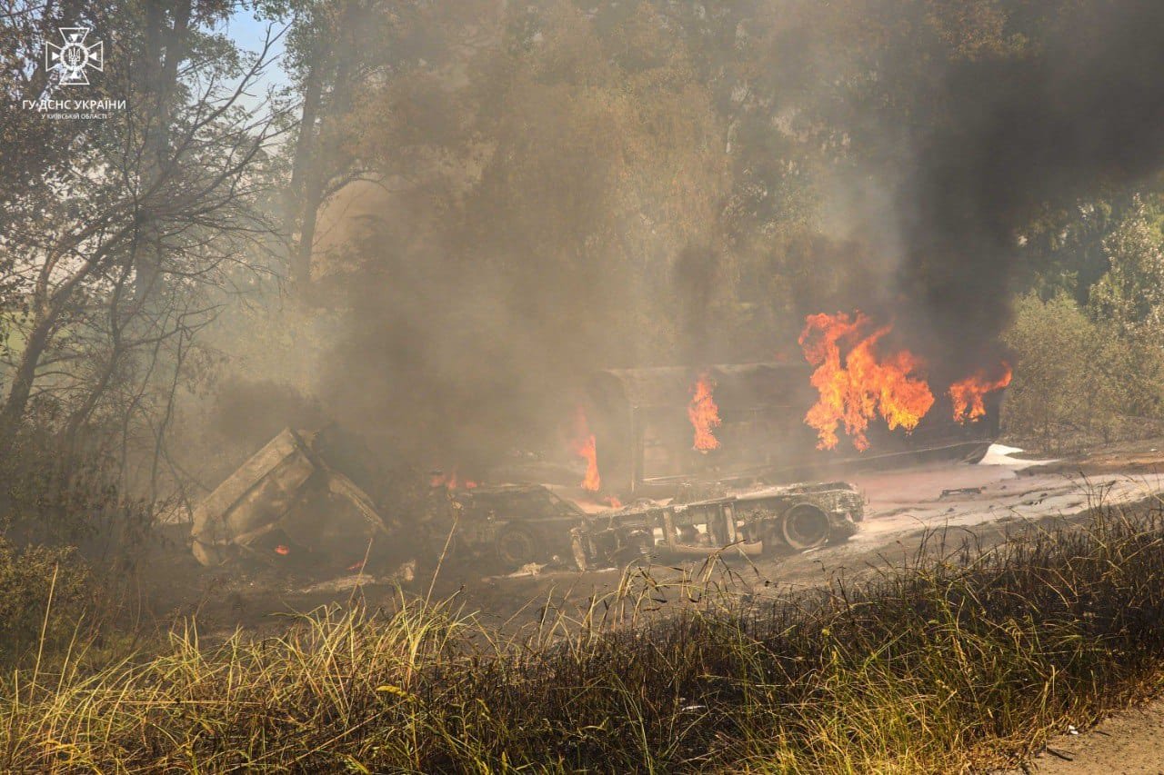 На Київщині вибухнув бензовоз: водій вантажівки загинув у пожежі 1