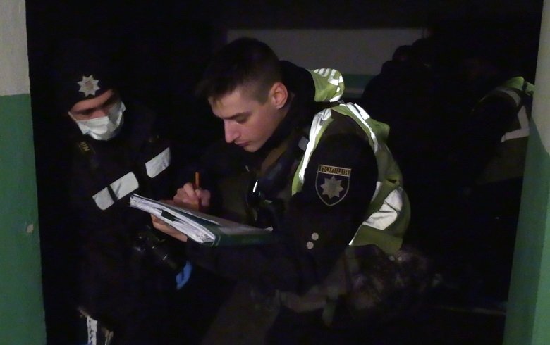 У Києві чоловік під час гри в шахи зарізав власного батька 2