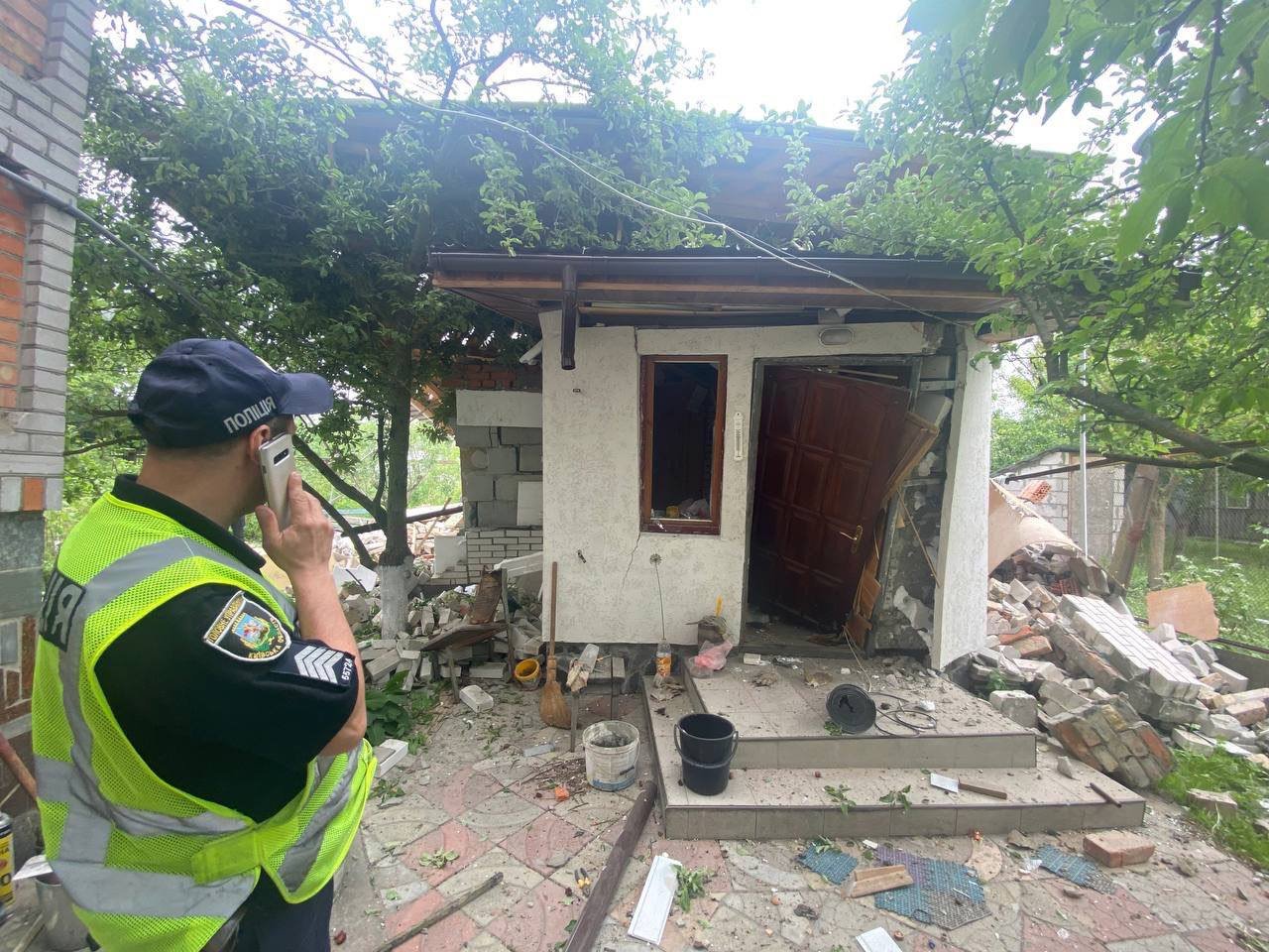 На Київщині у приватному будинку стався вибух: постраждав власник 3