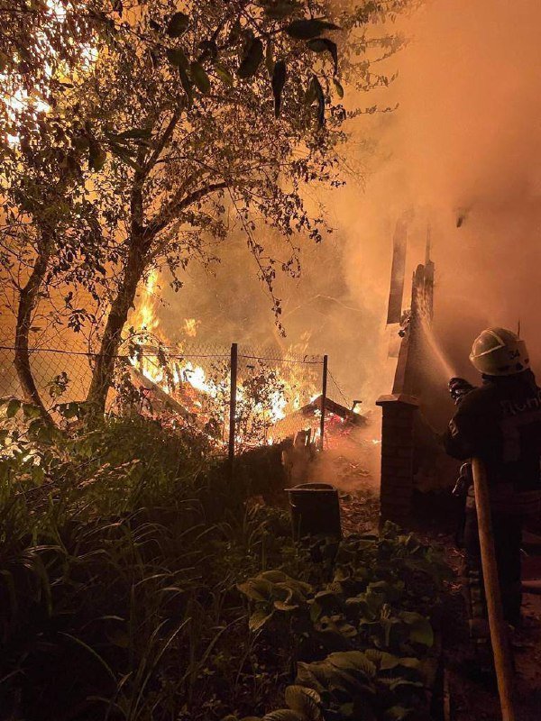 На Київщині після нічної атаки уламки ракет впали у шести населених пунктах: наслідки руйнувань 2