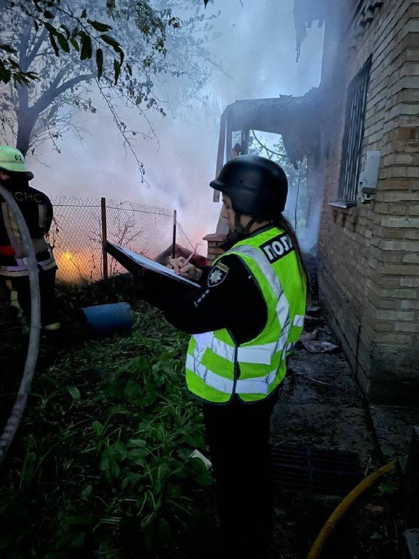 На Київщині після нічної атаки уламки ракет впали у шести населених пунктах: наслідки руйнувань 3