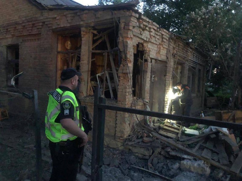 На Київщині після нічної атаки уламки ракет впали у шести населених пунктах: наслідки руйнувань 15