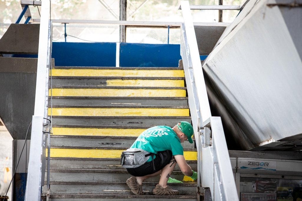 До дня Києва шеф-кухар Євген Клопотенко з волонтерами відмили Житній ринок 5