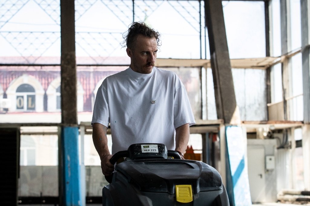 До дня Києва шеф-кухар Євген Клопотенко з волонтерами відмили Житній ринок 6