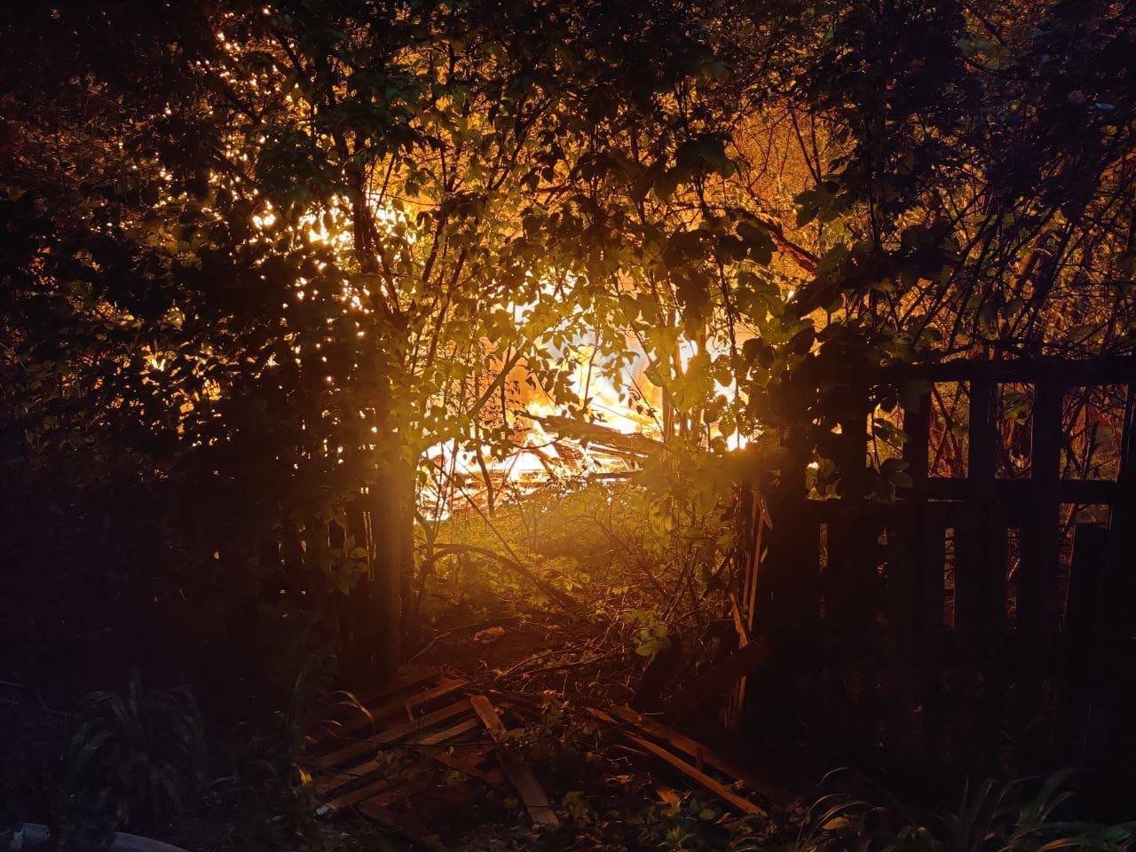 Атака дронів на Київ вночі 30 травня: в п'яти районах столиці падіння уламків, пожежі та руйнації 5