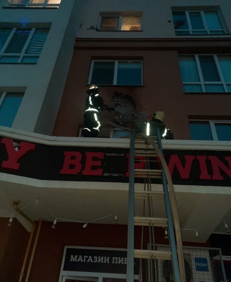 На Київщині після атаки дроків 30 травня пошкоджено 17 житлових будинків 8