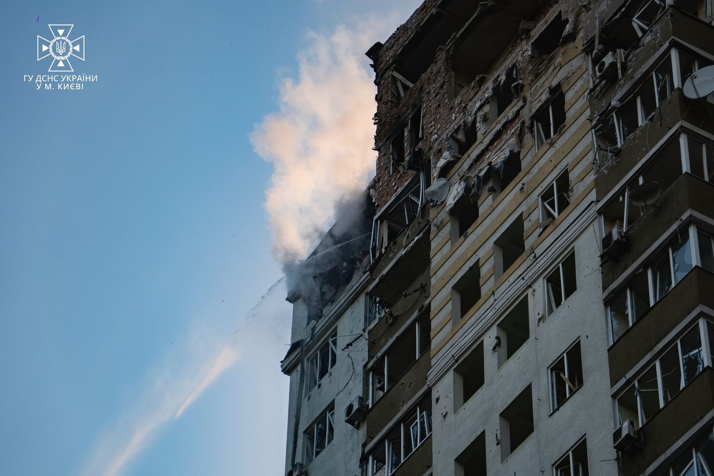 Масована атака Києва 30 травня: через обстіл у трьох районах сталися пожежі 1