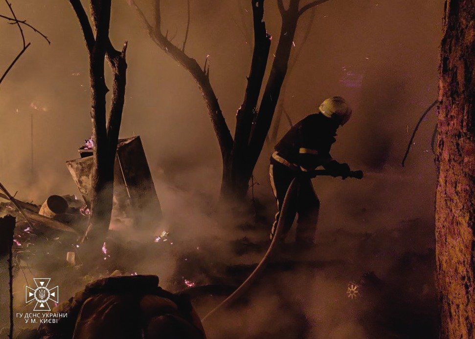 Масована атака Києва 30 травня: через обстіл у трьох районах сталися пожежі 7