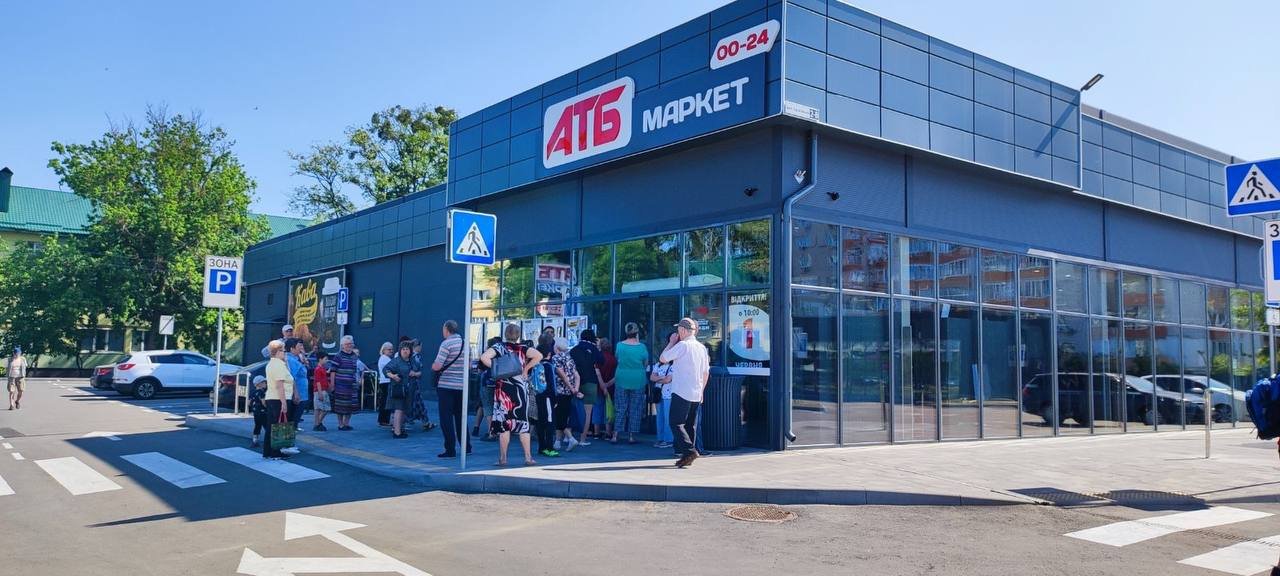 У Бучі відкрили відновлений магазин мережі АБТ: вже четвертий після деокупації 5