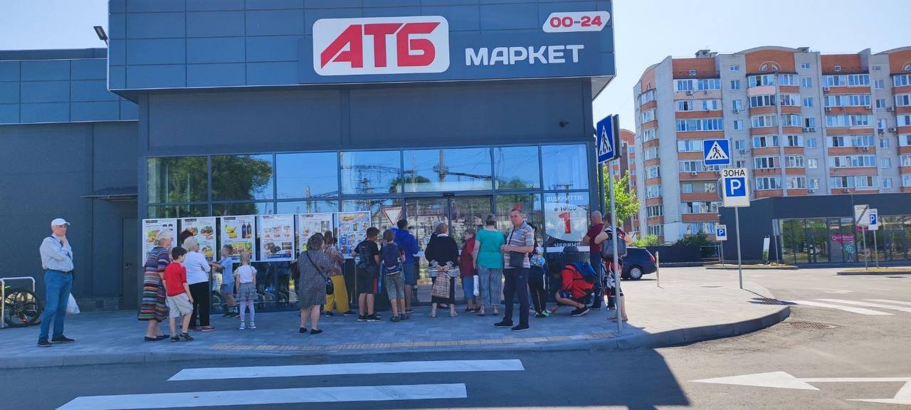 У Бучі відкрили відновлений магазин мережі АБТ: вже четвертий після деокупації 7