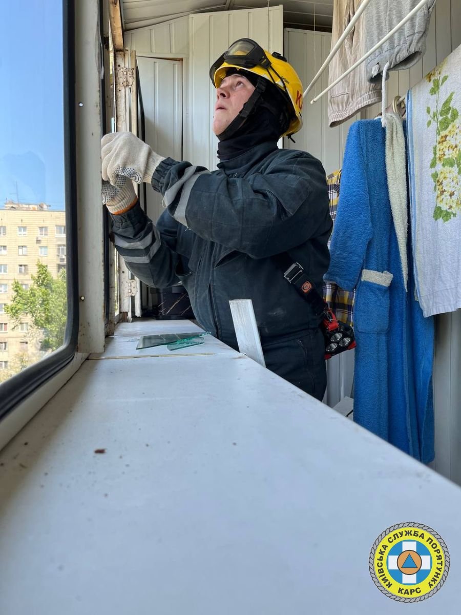 У Києві розібрали аварійні конструкції на двох дев’ятиповерхівках у Деснянському районі 2