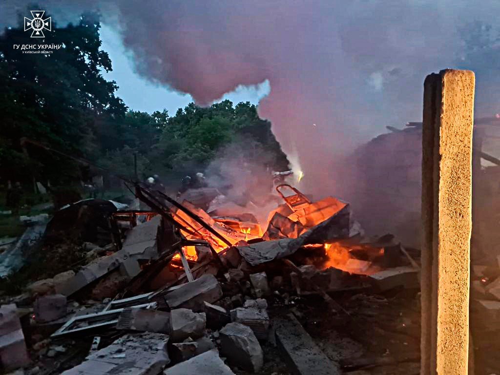 Наслідки ворожої атаки 2 червня: пошкоджені будинки, постраждали 11-річна дитина 2