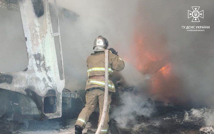 Чорний стовп диму над Вишгородщиною: що горіло у Київській області 2