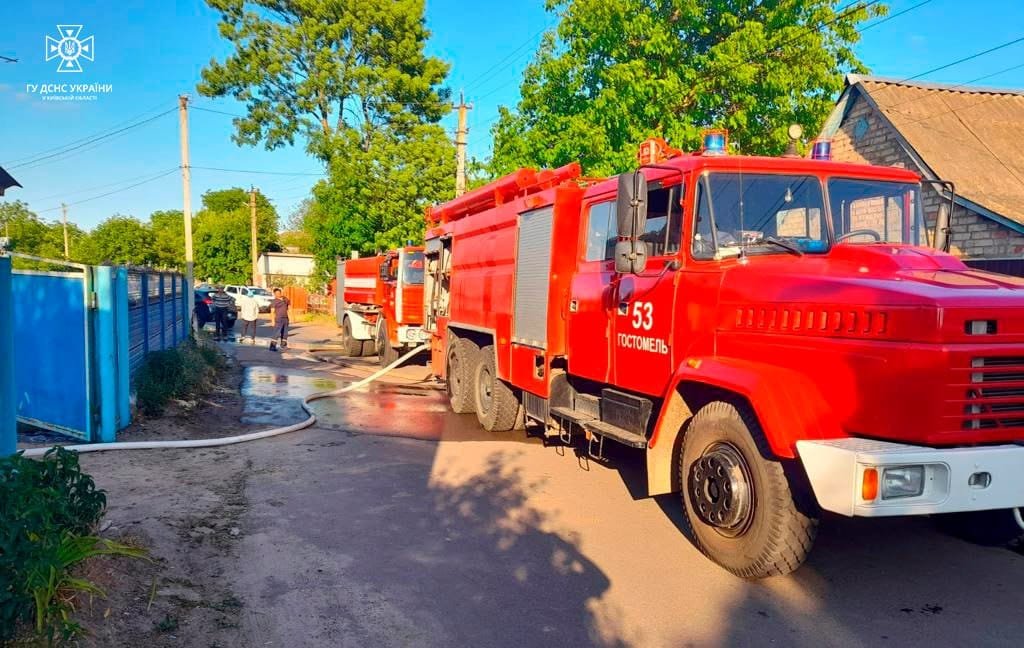 На Київщині стався вибух в будинку: постраждала родина 2