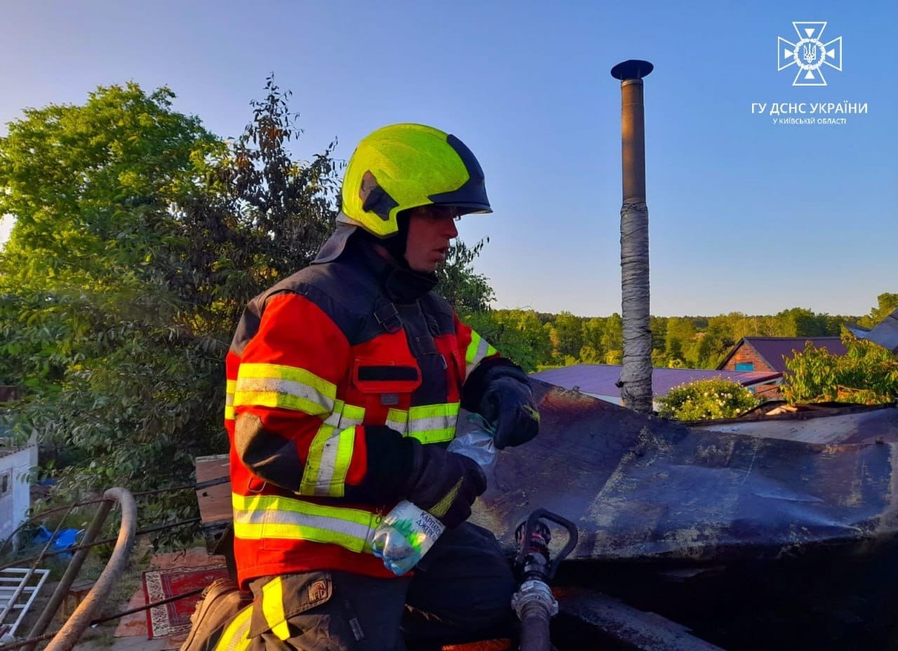 На Київщині стався вибух в будинку: постраждала родина 4