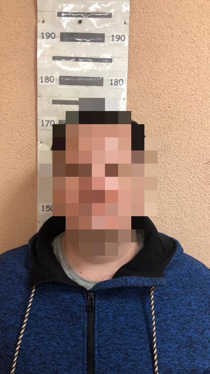 У Києві чоловік розбещував та вчиняв розпусні дії з 15-річними хлопчиками 1