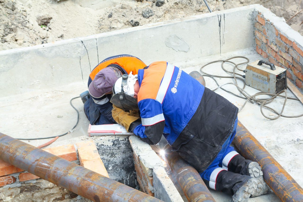 У Києві продовжують заміни аварійних тепломереж: де ускладнено рух 1