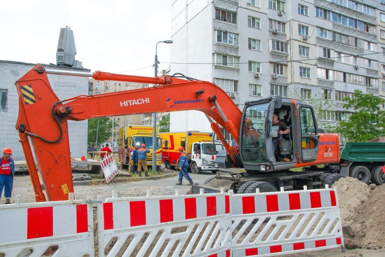 У Києві продовжують заміни аварійних тепломереж: де ускладнено рух 2