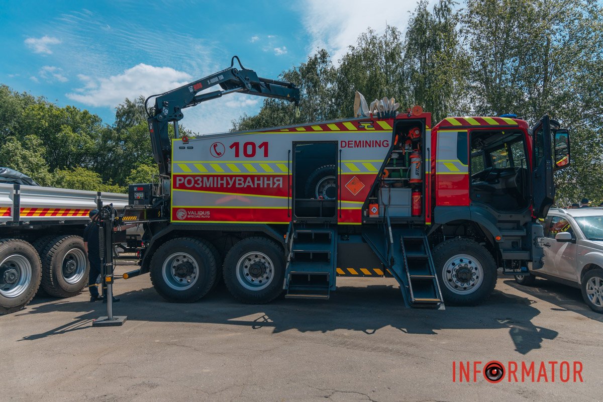 Компанія “АТБ” передала рятувальникам 18 пожежних машин 3
