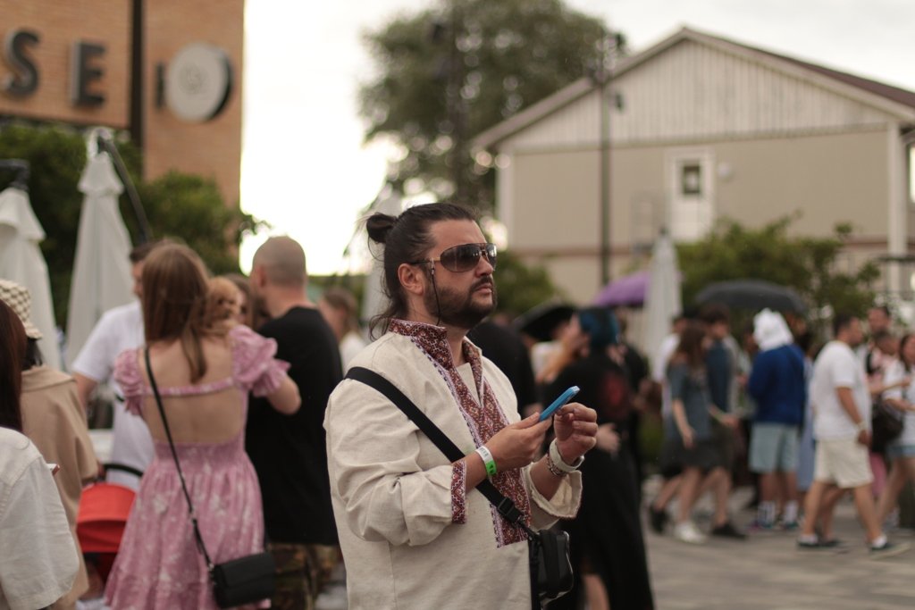 Олімпійський масштаб, танці під зливою та 600 000 за перший день: як у Києві почався благодійний Кураж 8