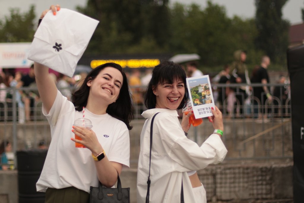 Олімпійський масштаб, танці під зливою та 600 000 за перший день: як у Києві почався благодійний Кураж 13