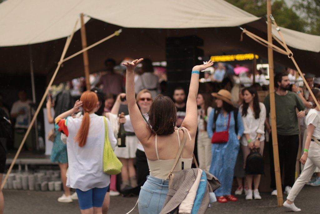Олімпійський масштаб, танці під зливою та 600 000 за перший день: як у Києві почався благодійний Кураж 14