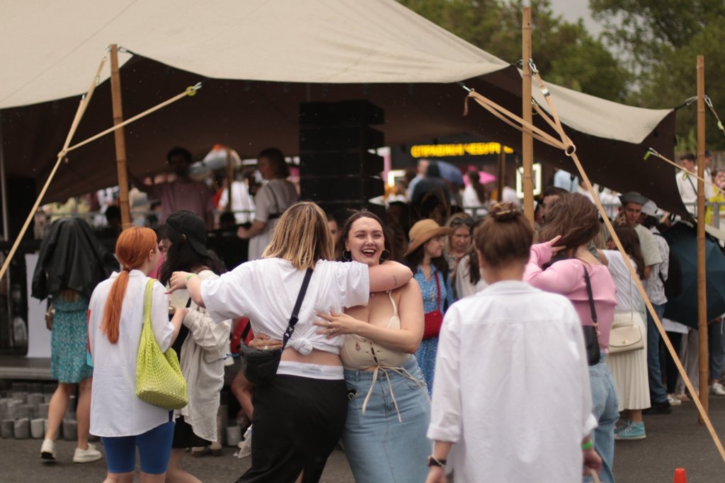 Олімпійський масштаб, танці під зливою та 600 000 за перший день: як у Києві почався благодійний Кураж 15