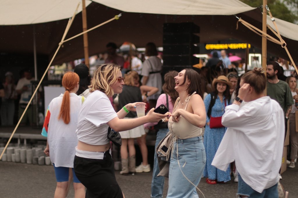 Олімпійський масштаб, танці під зливою та 600 000 за перший день: як у Києві почався благодійний Кураж 16