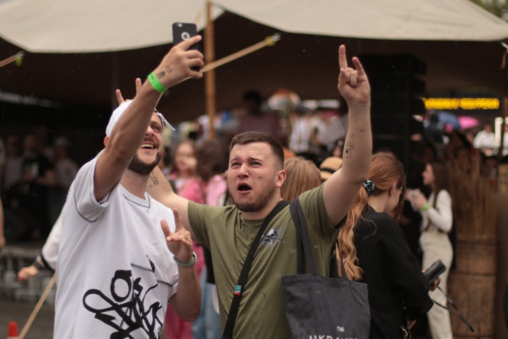 Олімпійський масштаб, танці під зливою та 600 000 за перший день: як у Києві почався благодійний Кураж 18