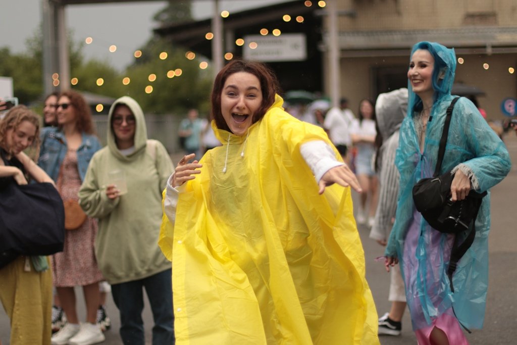 Олімпійський масштаб, танці під зливою та 600 000 за перший день: як у Києві почався благодійний Кураж 19