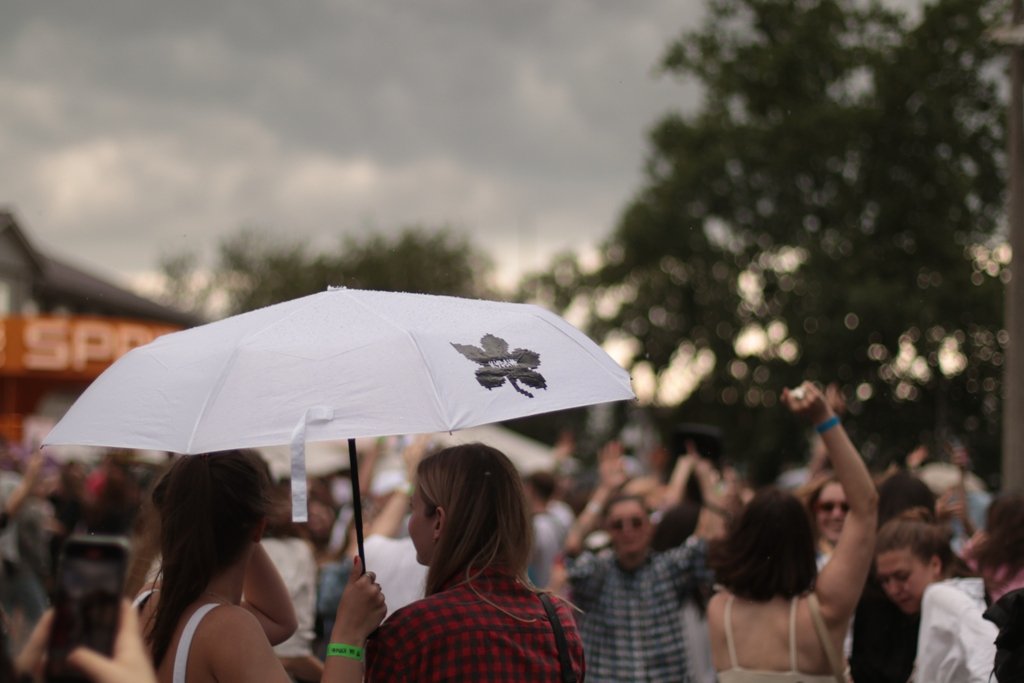 Олімпійський масштаб, танці під зливою та 600 000 за перший день: як у Києві почався благодійний Кураж 20