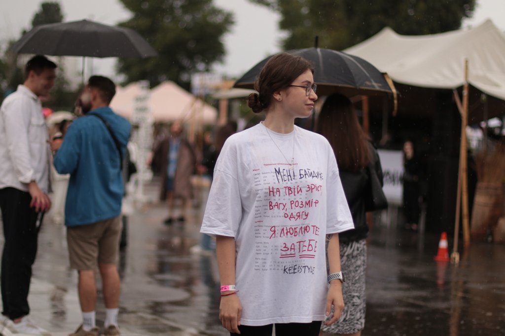 Олімпійський масштаб, танці під зливою та 600 000 за перший день: як у Києві почався благодійний Кураж 22