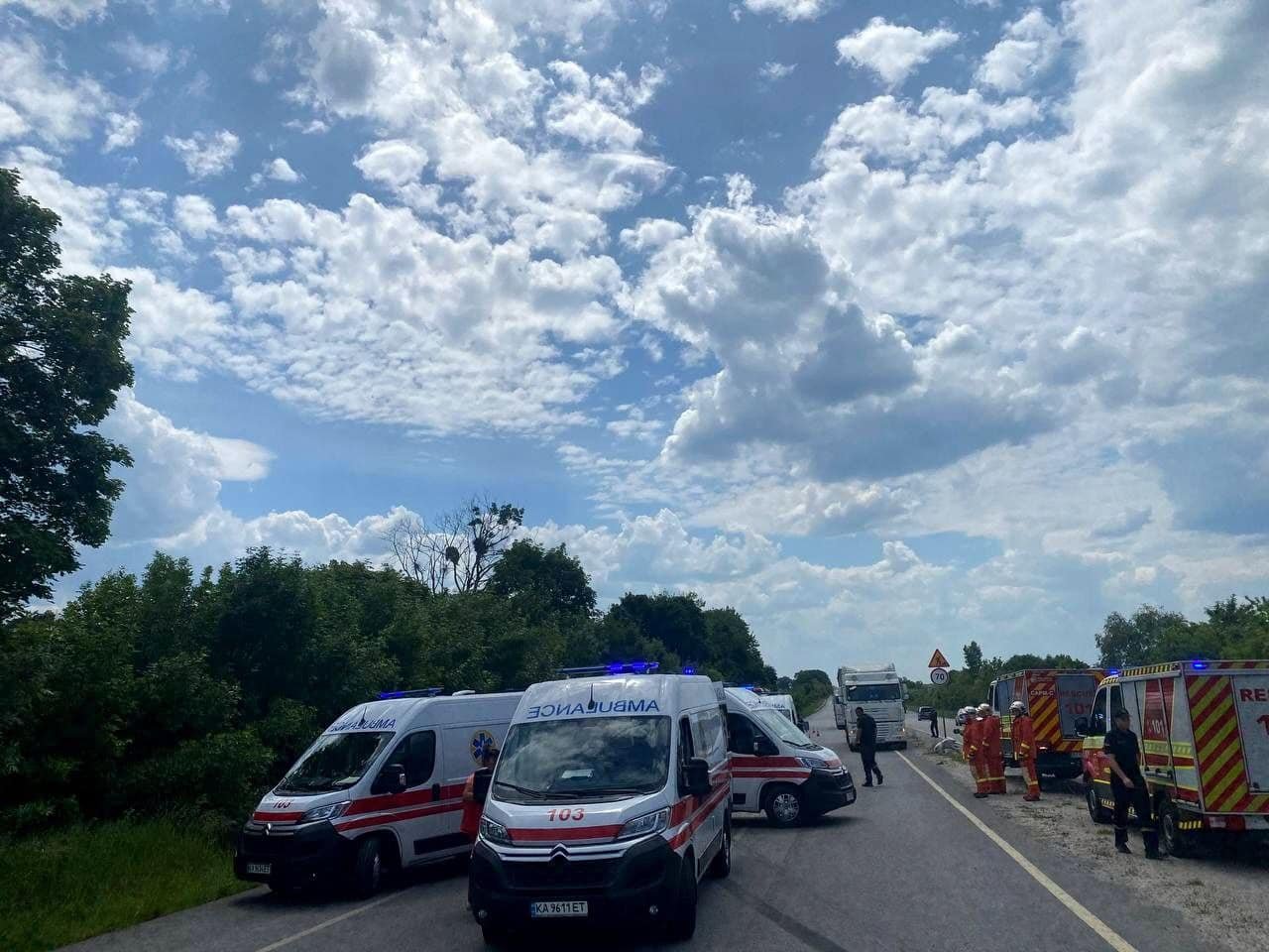 На трасі Київ-Одеса сталася смертельна ДТП: 2 людини загинули, серед постраждалих маленькі діти 1