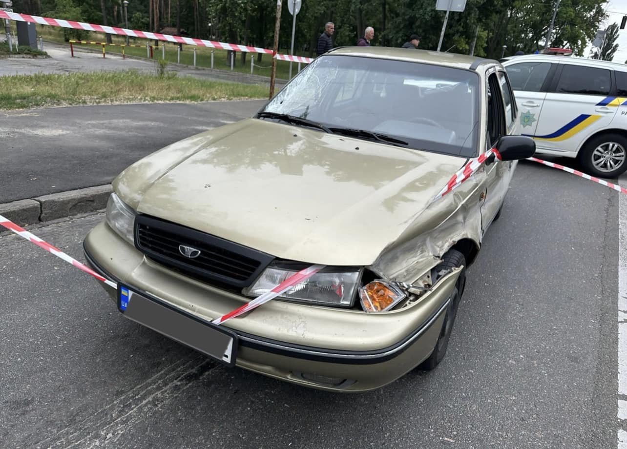 У Києві Daewoo Nexia збив дитину на велосипеді 2