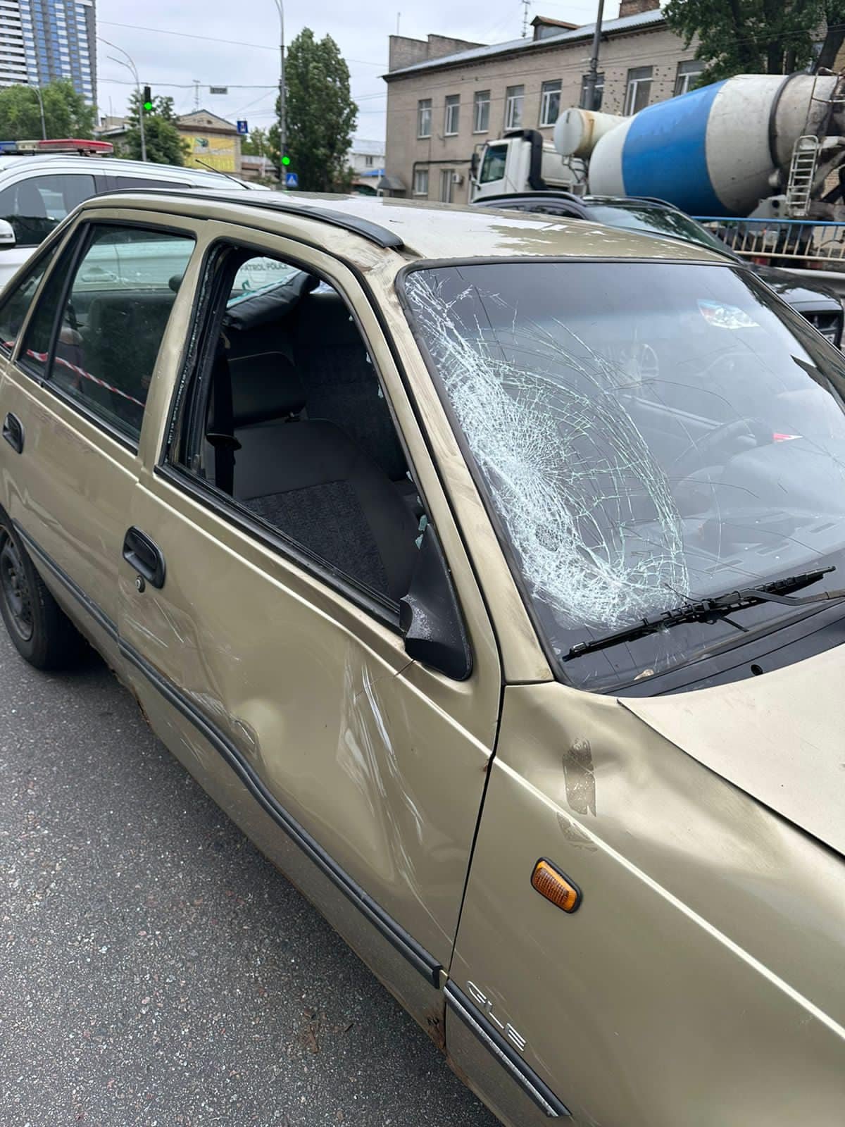 У Києві Daewoo Nexia збив дитину на велосипеді 3