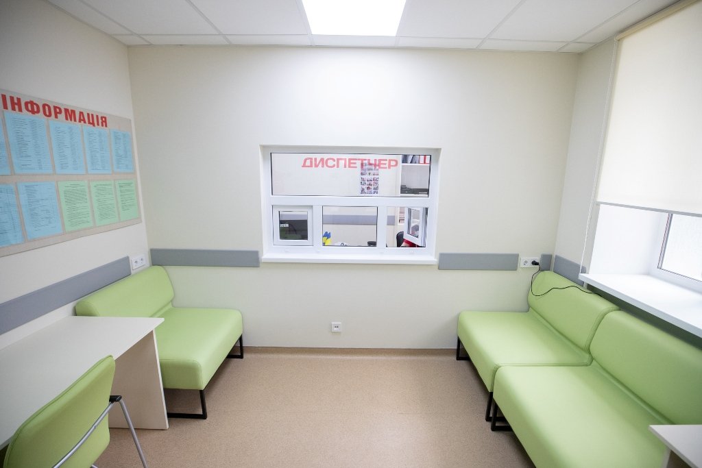 У Києві відремонтували приміщення Відділення екстреної медичної допомоги № 13: як зараз виглядає 3