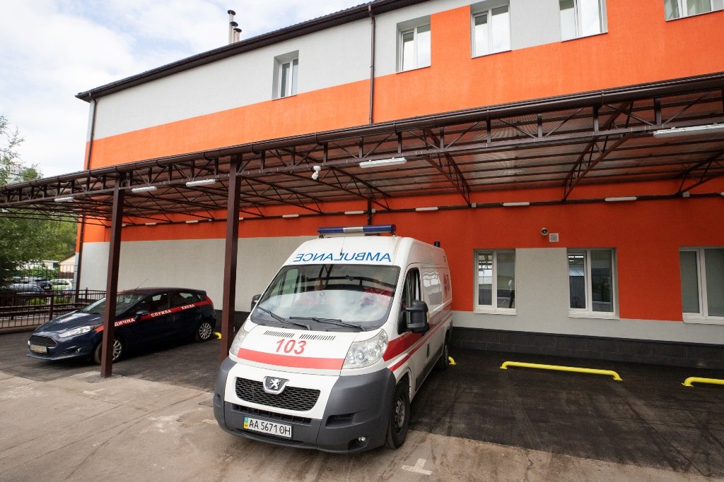 У Києві відремонтували приміщення Відділення екстреної медичної допомоги № 13: як зараз виглядає 11
