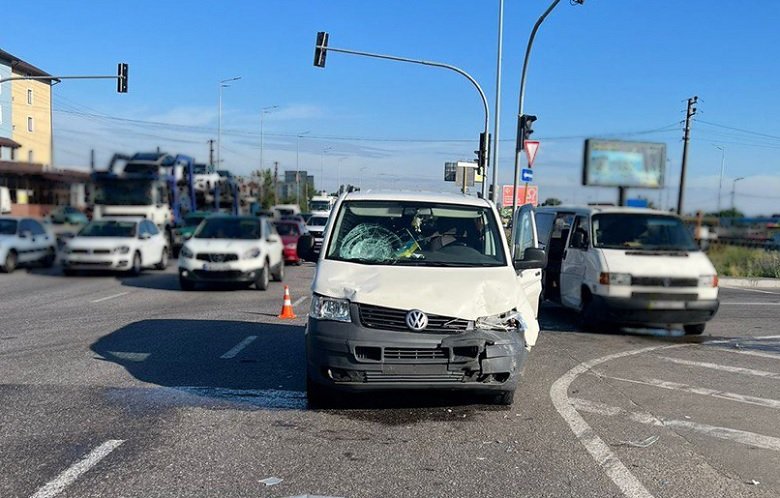 У Києві водійка мікроавтобуса насмерть збила чоловіка на пішохідному переході 3