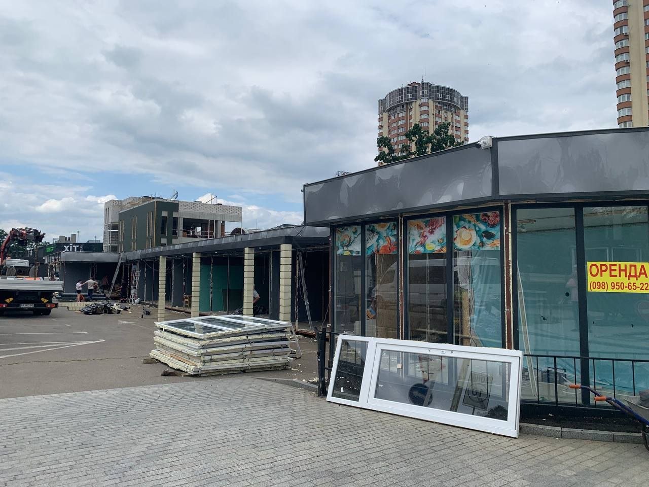 У Києві ще одну станцію метро очистили від незаконних МАФів 1