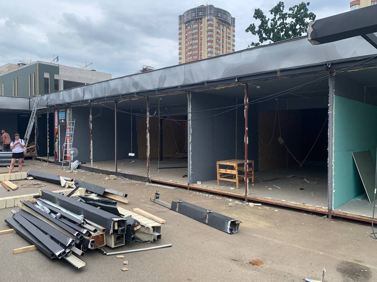 У Києві ще одну станцію метро очистили від незаконних МАФів 5