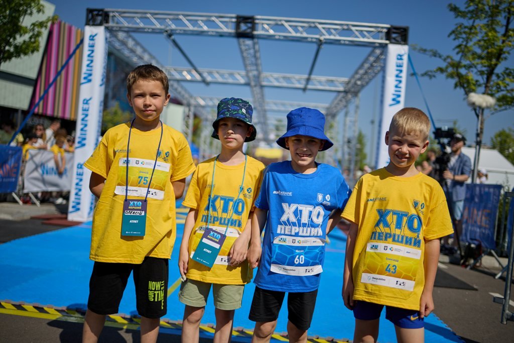 У Києві більше сотні дітей, співаки PARFENIUK і SHADU, олімпійський чемпіон Жан Беленюк змагались у "Хто перший" 10