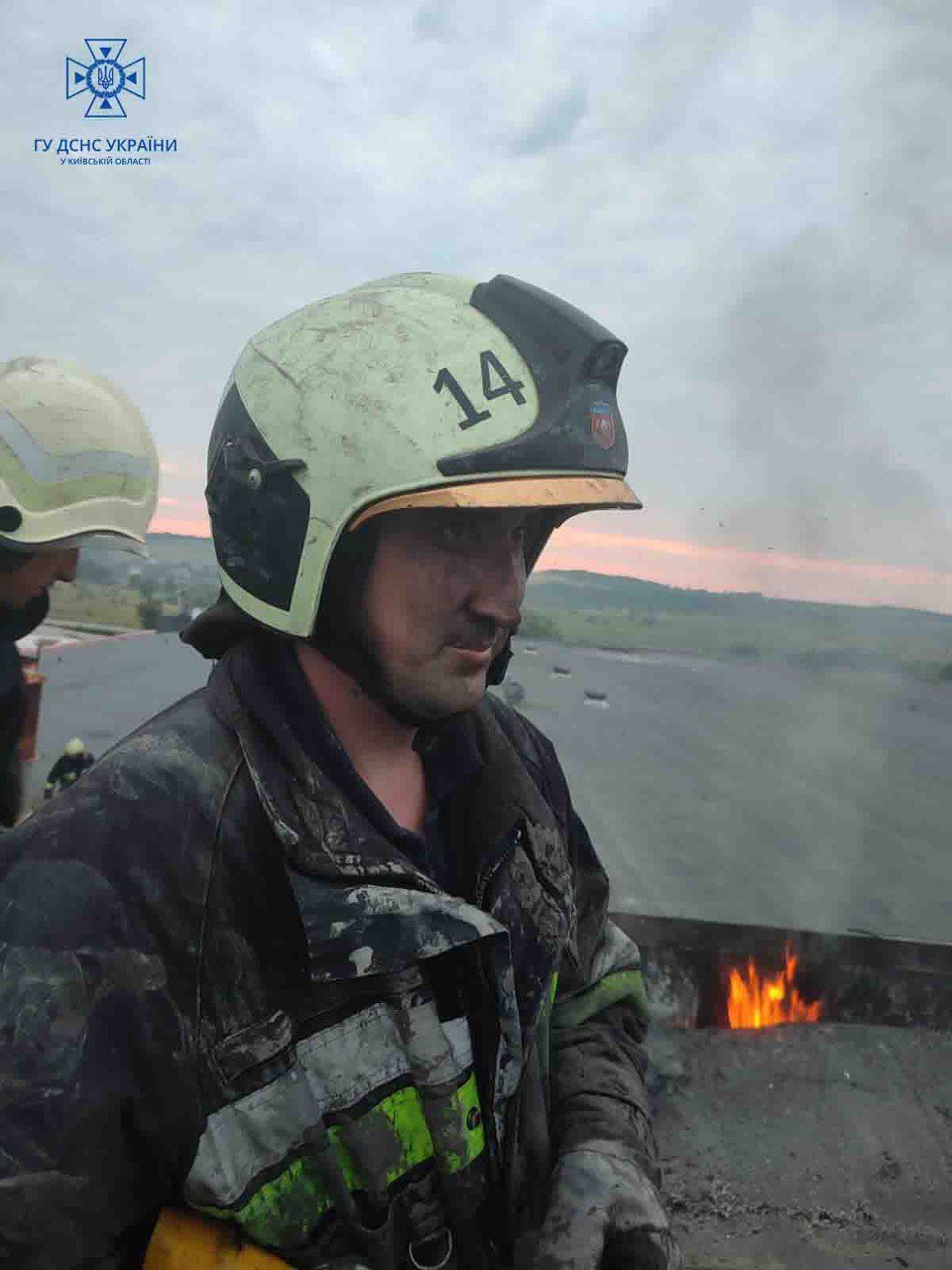 На Київщині сталась масштабна пожежа на підприємстві 4