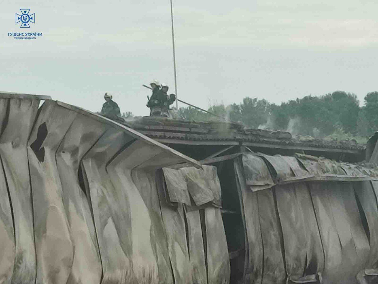 На Київщині сталась масштабна пожежа на підприємстві 5