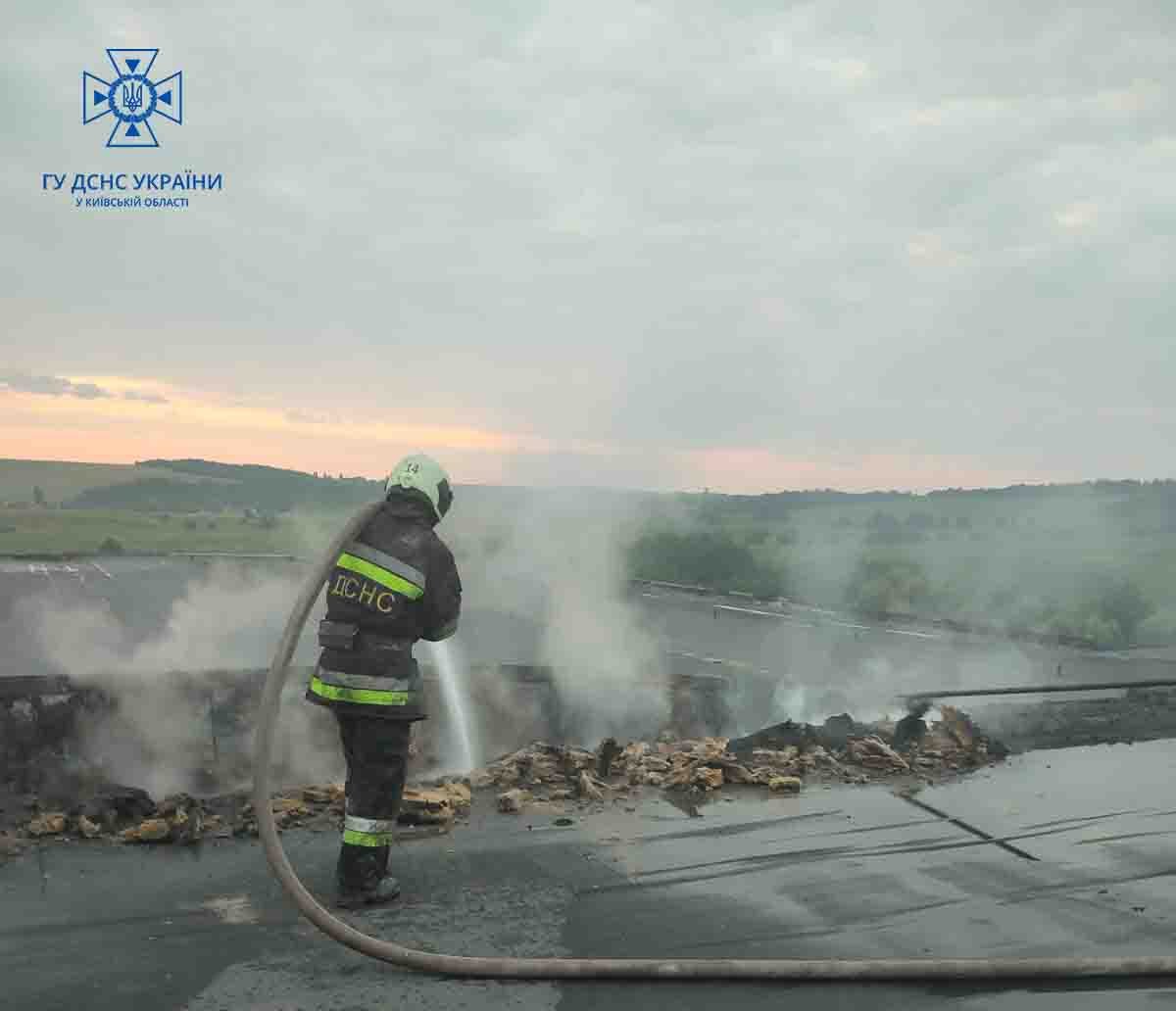 На Київщині сталась масштабна пожежа на підприємстві 6