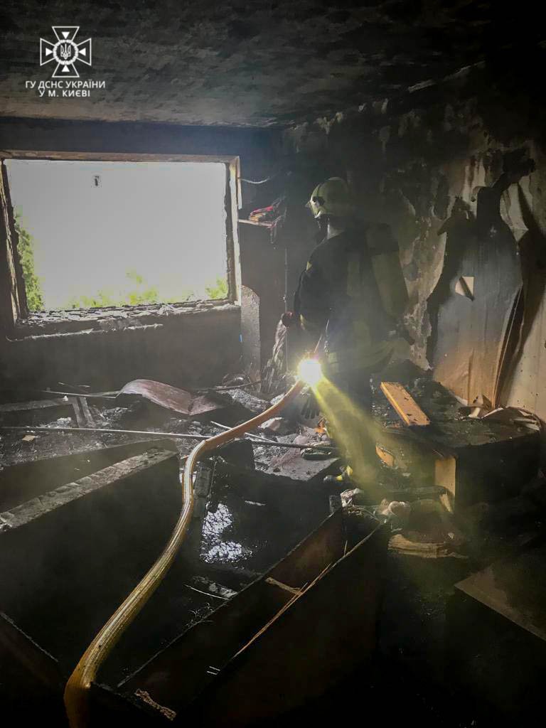 У Києві на Виноградарі горіла багатоповерхівка 2