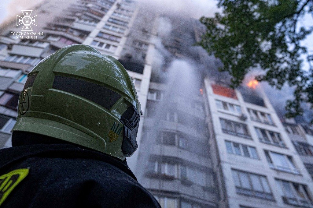 У Києві внаслідок вибуху в багатоповерхівці вже три загиблих: пошуково-рятувальна операція триває 2