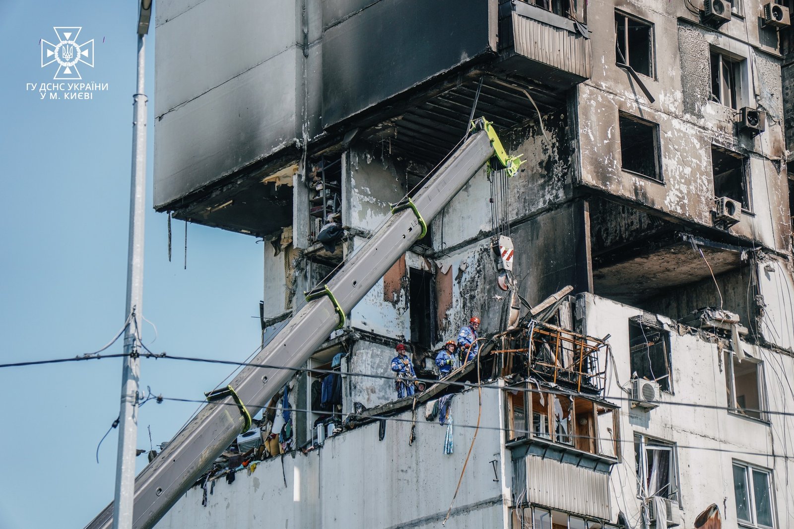 У Києві завершили пошуково-рятувальну операцію у 16-поверховому житловому будинку: що відомо 4