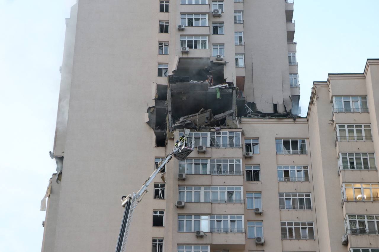 Ракетний удар по Києву 24 червня: зруйнована багатоповерхівка, є загиблі 2