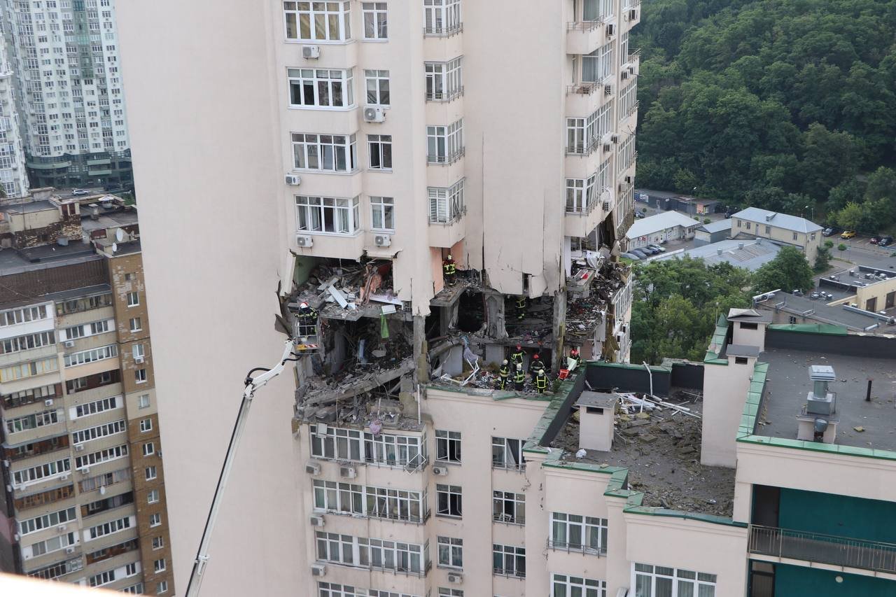 Ракетний удар по Києву 24 червня: зруйнована багатоповерхівка, є загиблі 3