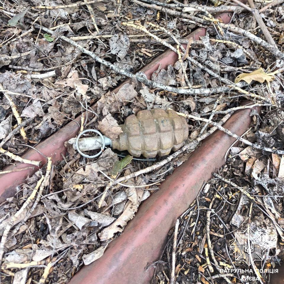 У Києві в парках та жилмасивах знаходять гранати 2